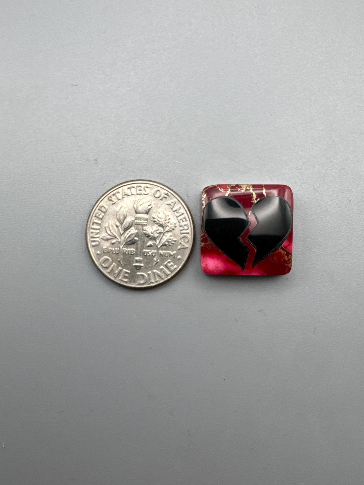 Dice broken heart . Cabochon (reconstructed)