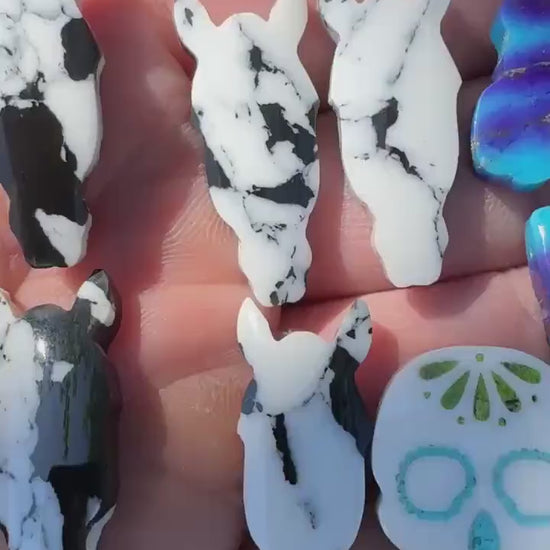 Black/White. Cabochon  Horse Head (reconstructed)