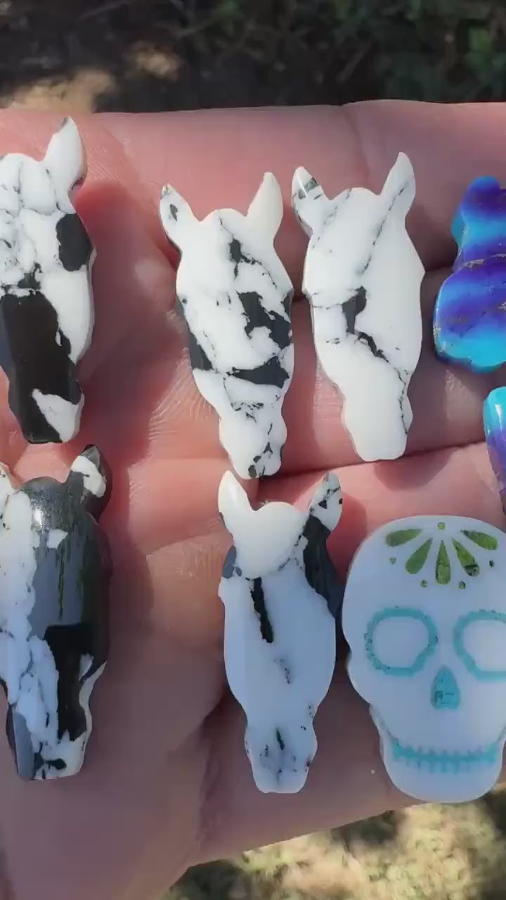 Black/White. Cabochon  Horse Head (reconstructed)